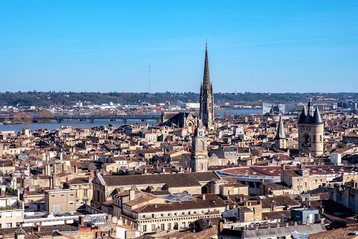 Assurance emprunteur senior pour un achat immobilier à Bordeaux en Gironde
